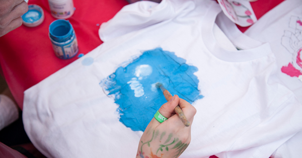 how to use acrylic paint on fabric